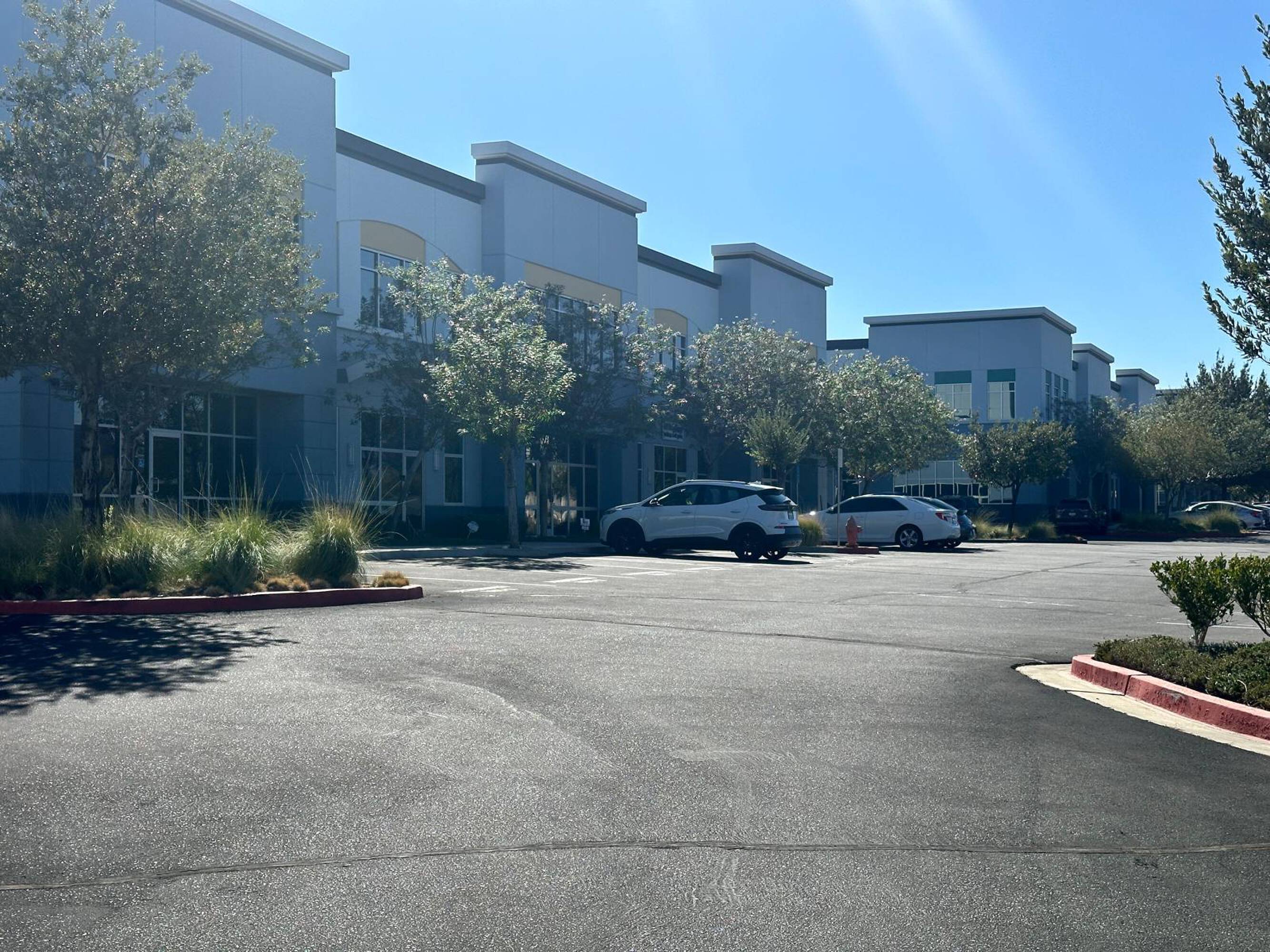 Convenient Commercial Office